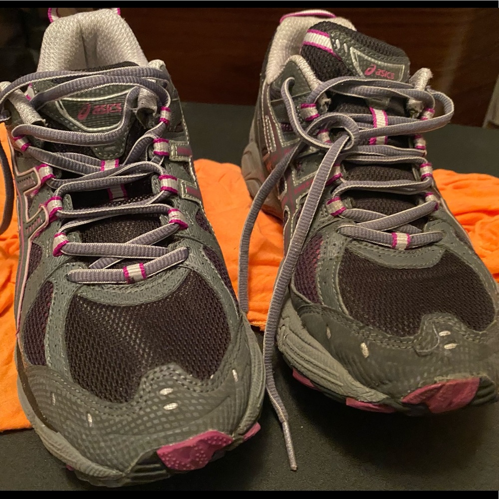 ASICS running sneakers size 9.5 woman’s